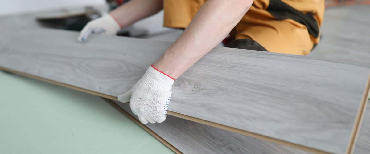 Repairman replaces laminate panels floor apartment. Laminate care and operating rules. Independently install floor covering. Visually increase area room. Preparing floor for laying laminate